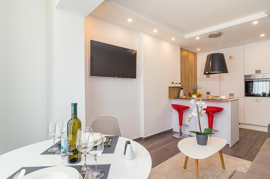 N&G New Apartment Stoja Beach 普拉 外观 照片
