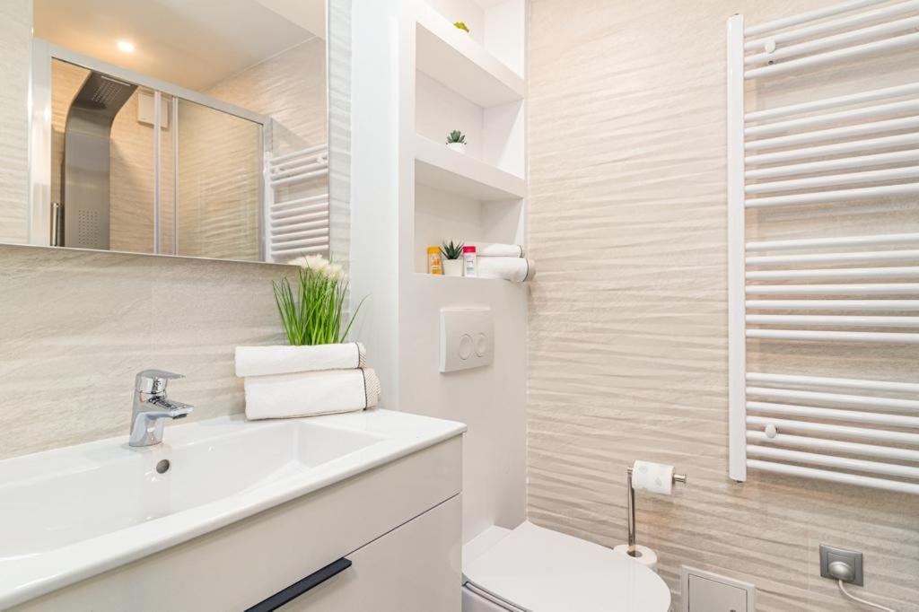 N&G New Apartment Stoja Beach 普拉 外观 照片